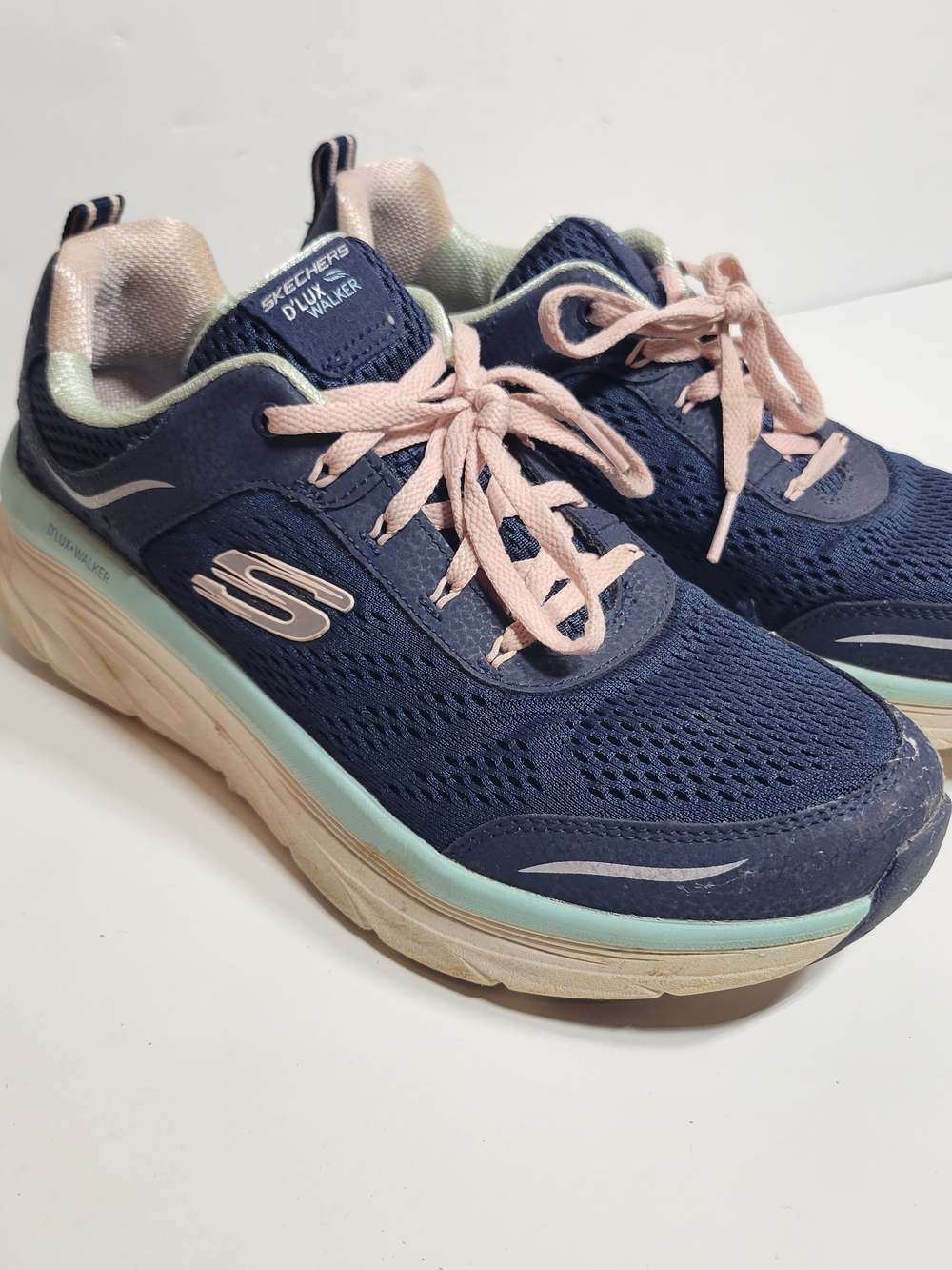 Skechers Navy Pink Women's Athletic Sneakers D'Lux Walker 10 Memory Foam FIT
